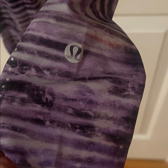 lululemon athletica women’s  Purple Patterned Leggings size small - Picture 2 of 5